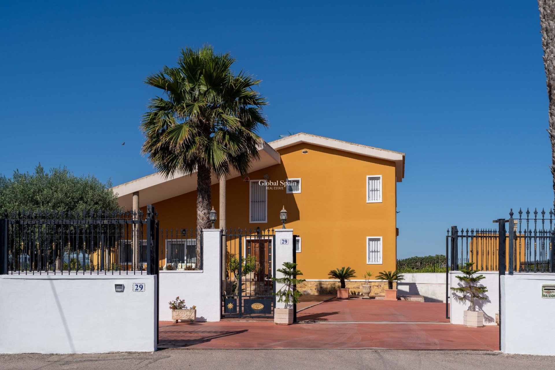 Resale - HOUSE -
ORIHUELA