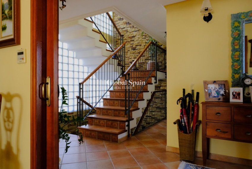 Resale - HOUSE -
ORIHUELA