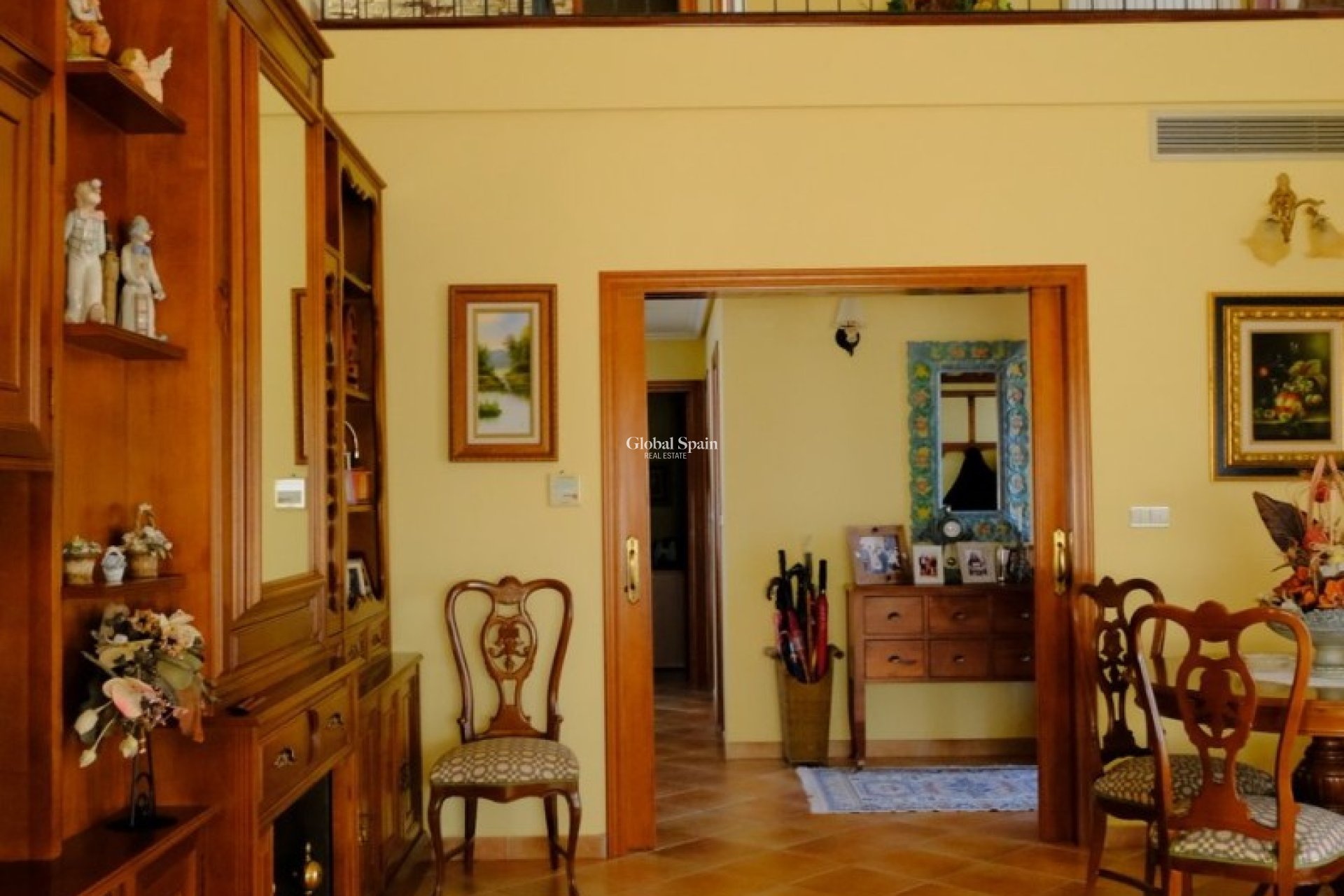 Resale - HOUSE -
ORIHUELA