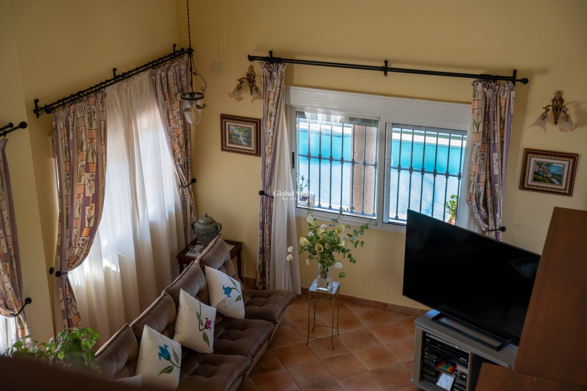 Resale - HOUSE -
ORIHUELA