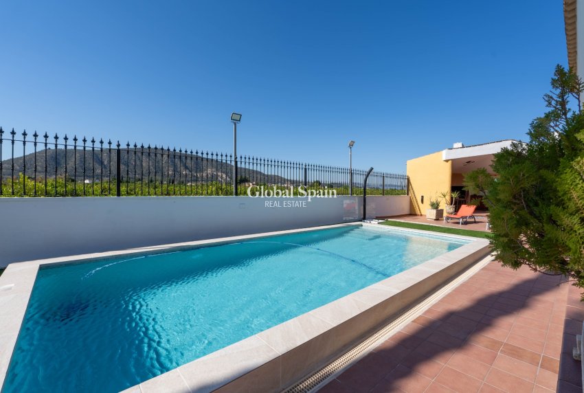 Resale - HOUSE -
ORIHUELA