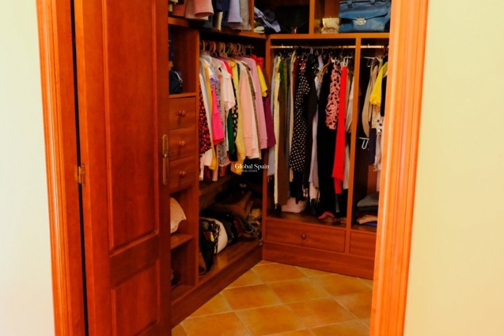 Resale - HOUSE -
ORIHUELA