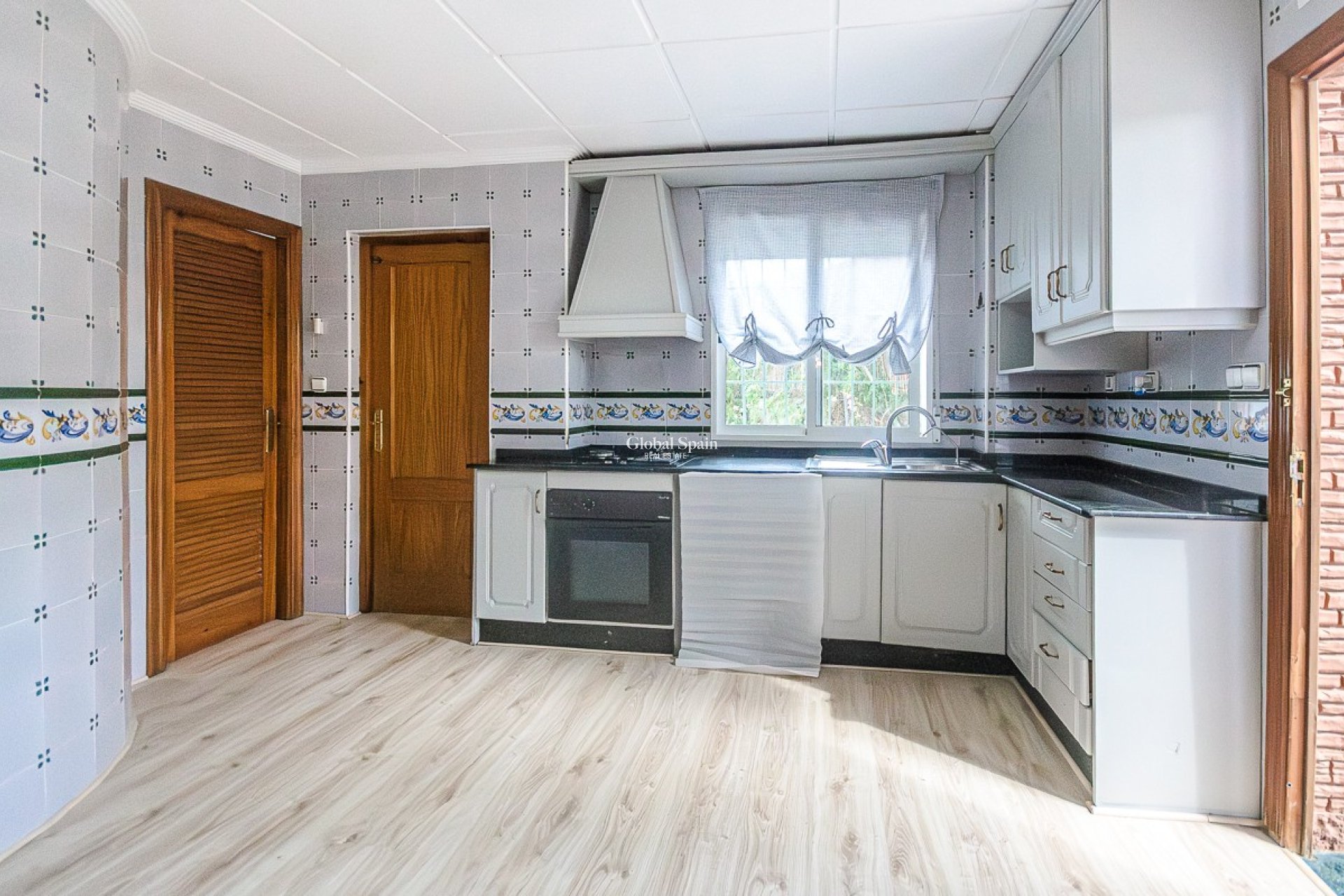 Resale - HOUSE -
ORIHUELA