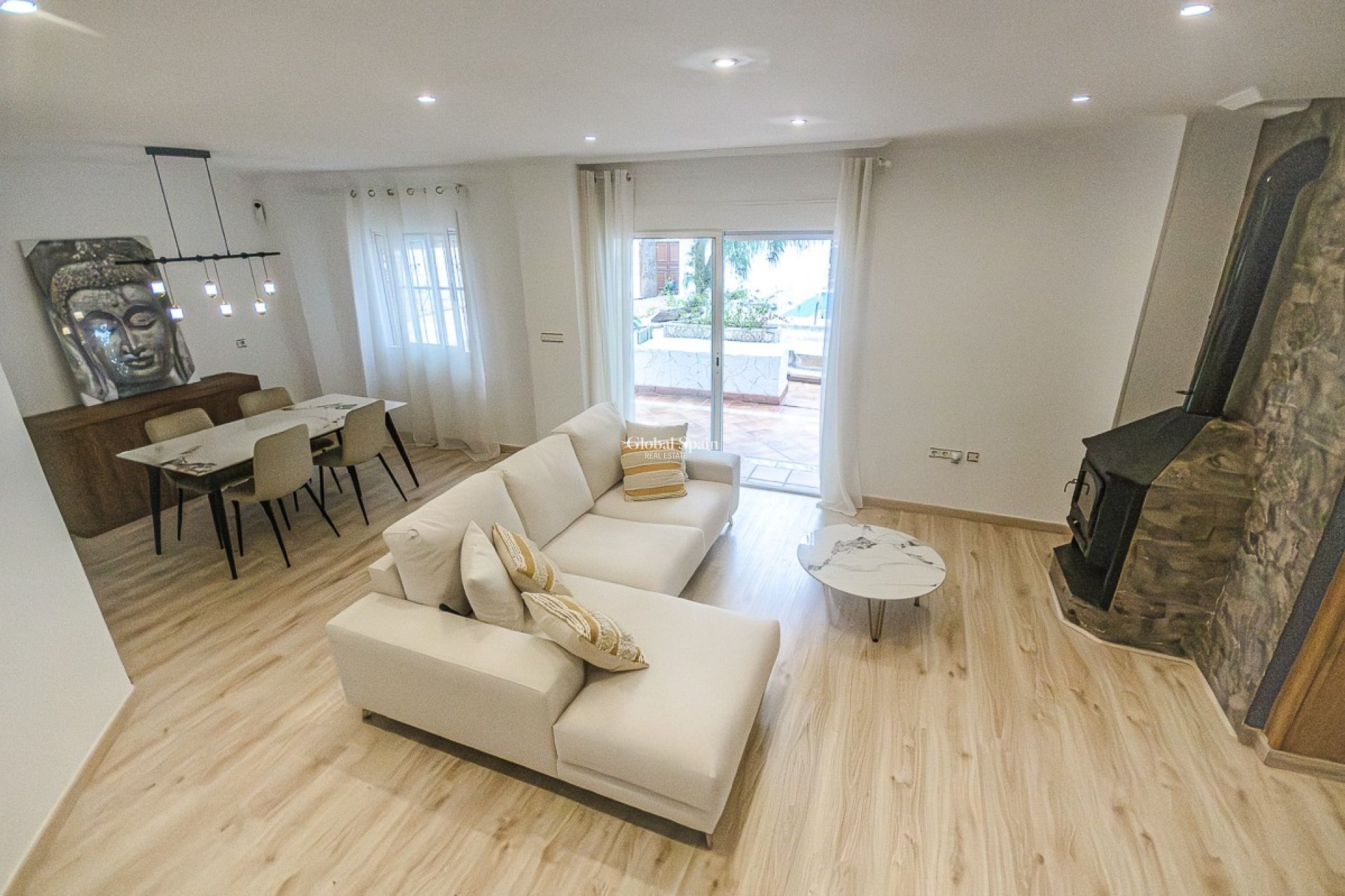 Resale - HOUSE -
ORIHUELA