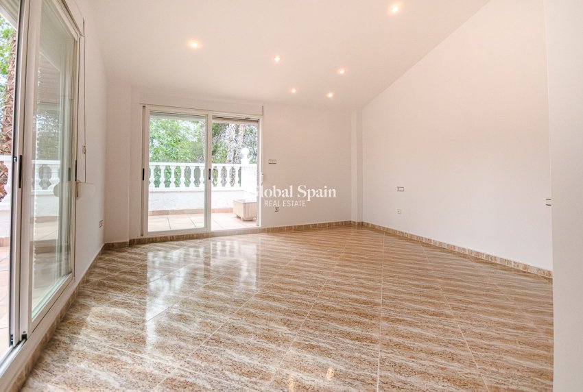 Resale - HOUSE -
ORIHUELA