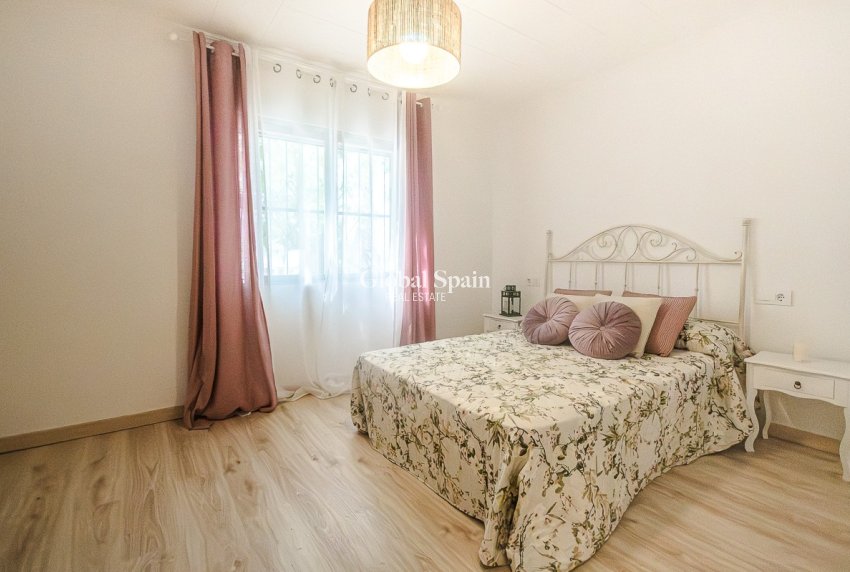Resale - HOUSE -
ORIHUELA