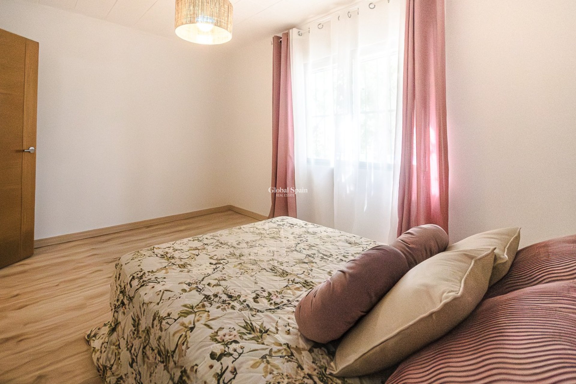 Resale - HOUSE -
ORIHUELA