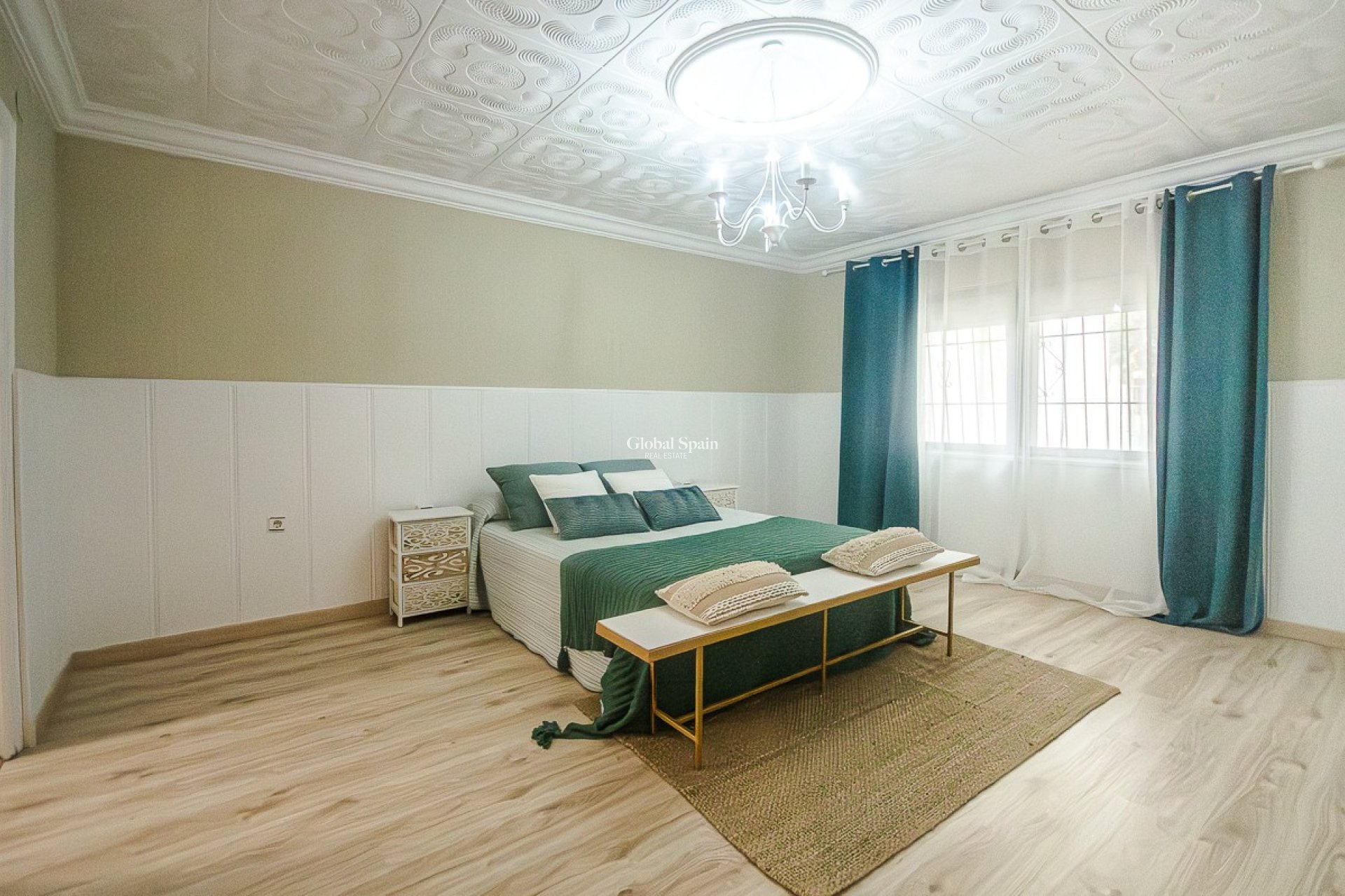 Resale - HOUSE -
ORIHUELA