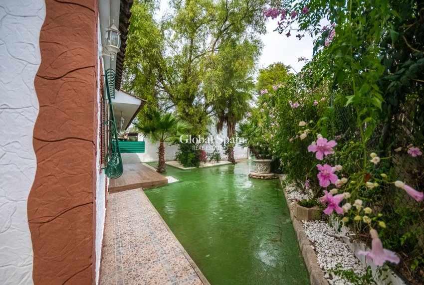 Resale - HOUSE -
ORIHUELA