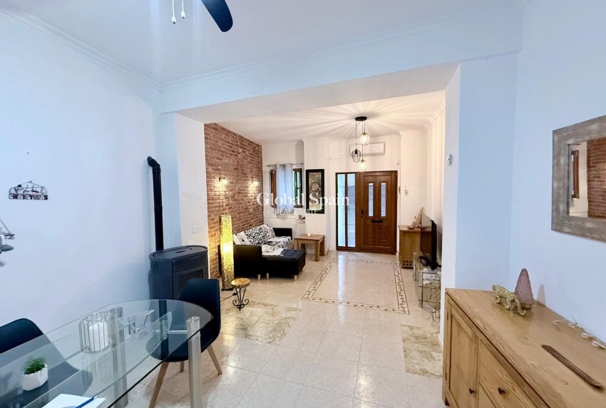 Resale - HOUSE -
PALMA DE GANDÍA - Centro