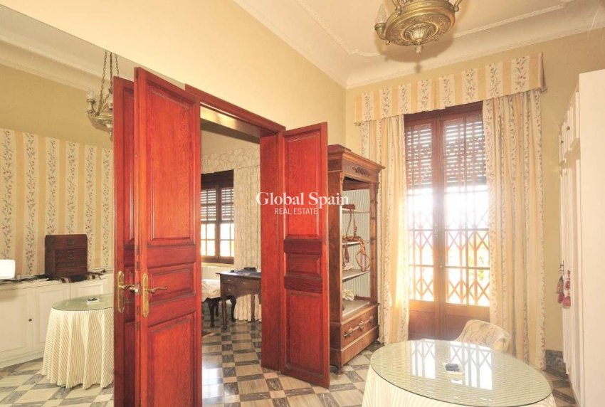 Resale - House -
Palma De Mallorca - optional location detail