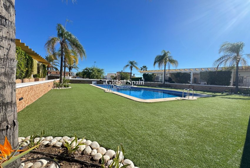 Resale - HOUSE -
PILAR DE LA HORADADA - Costa Blanca
