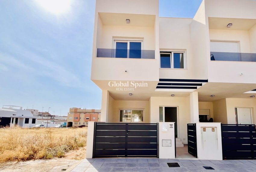 Resale - HOUSE -
PILAR DE LA HORADADA - Costa Blanca