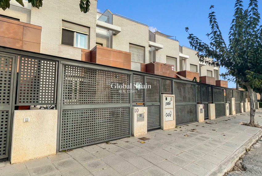 Resale - HOUSE -
PILAR DE LA HORADADA - Costa Blanca