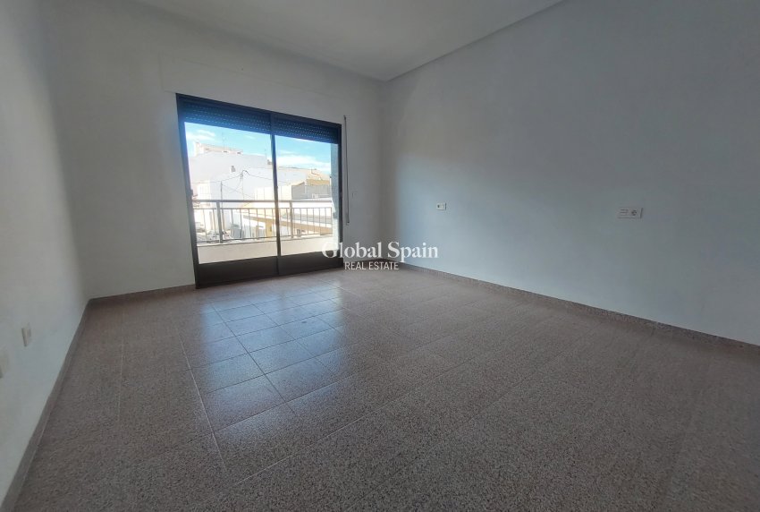 Resale - HOUSE -
PILAR DE LA HORADADA - Costa Blanca