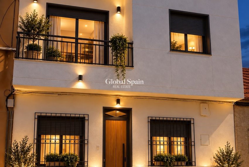Resale - HOUSE -
PILAR DE LA HORADADA - Costa Blanca