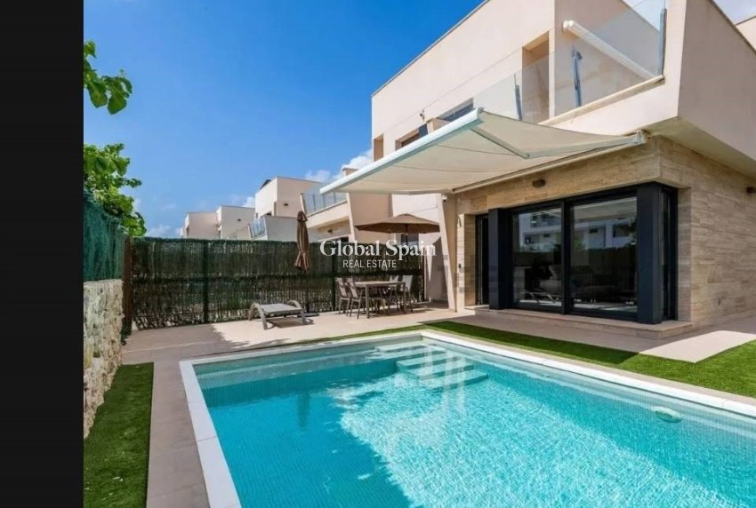 Resale - HOUSE -
PILAR DE LA HORADADA - Playa de las Higuericas