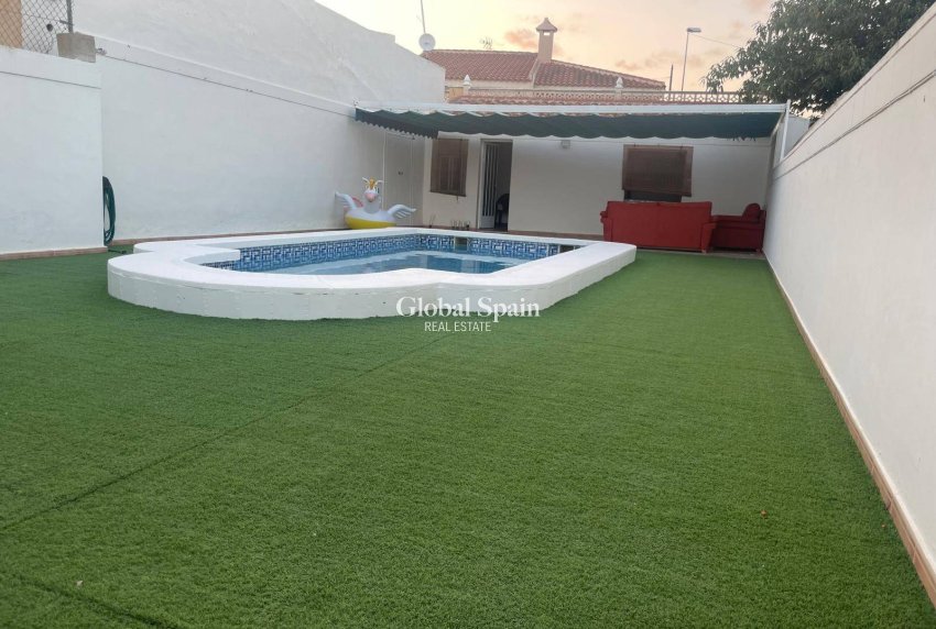 Resale - HOUSE -
PILAR DE LA HORADADA - Zona Pueblo