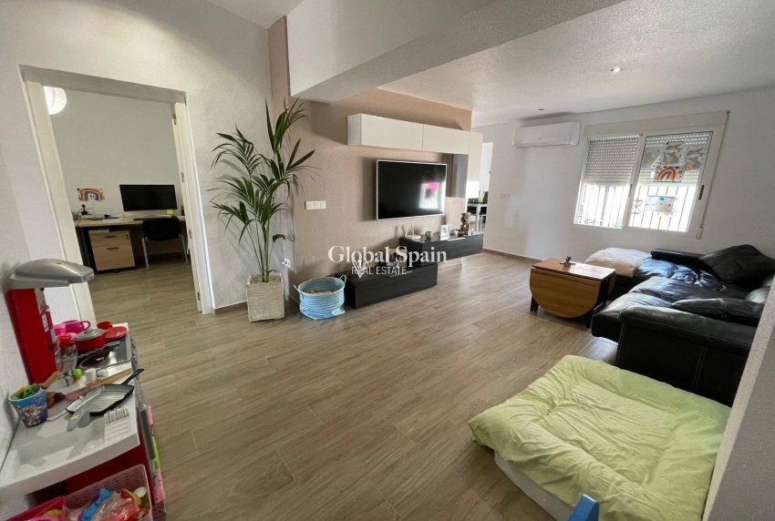 Resale - HOUSE -
PILAR DE LA HORADADA - Zona Pueblo