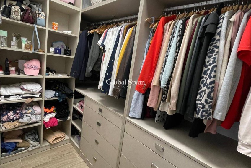 Resale - HOUSE -
PILAR DE LA HORADADA - Zona Pueblo