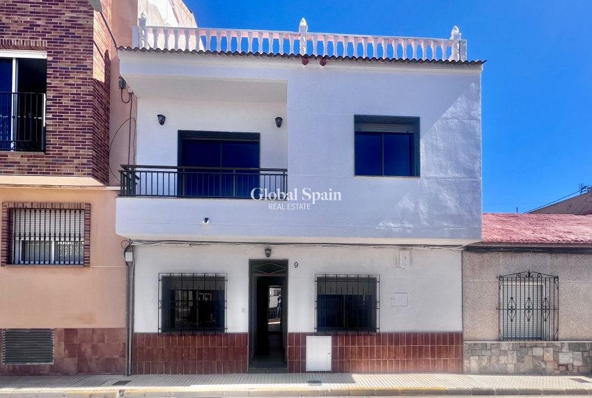 Resale - HOUSE -
PILAR DE LA HORADADA - Zona Pueblo
