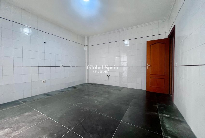 Resale - HOUSE -
PILAR DE LA HORADADA - Zona Pueblo