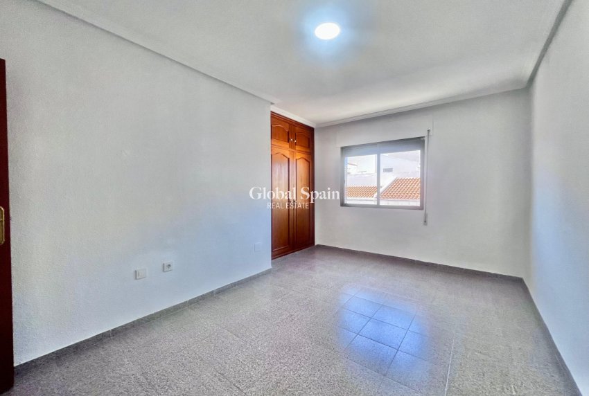 Resale - HOUSE -
PILAR DE LA HORADADA - Zona Pueblo