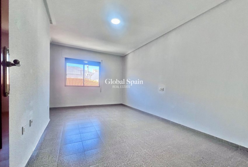 Resale - HOUSE -
PILAR DE LA HORADADA - Zona Pueblo
