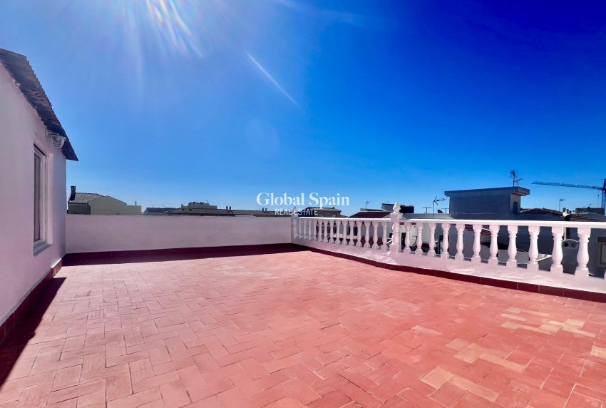 Resale - HOUSE -
PILAR DE LA HORADADA - Zona Pueblo