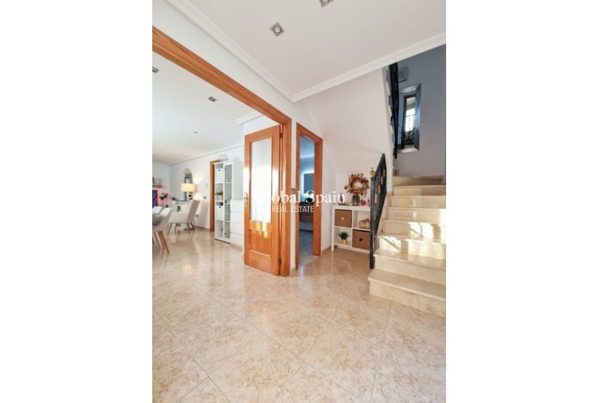 Resale - HOUSE -
PLAYA FLAMENCA - Costa Blanca