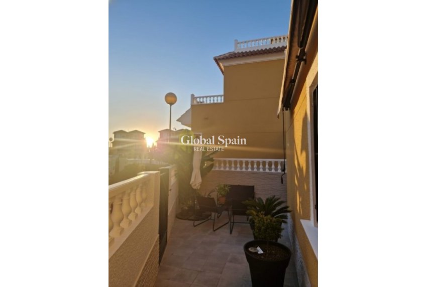 Resale - HOUSE -
PLAYA FLAMENCA - Costa Blanca