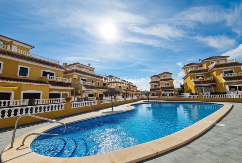 Resale - HOUSE -
PLAYA FLAMENCA - Costa Blanca