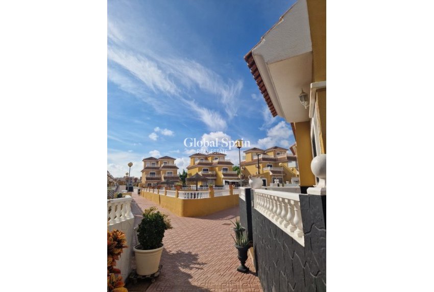 Resale - HOUSE -
PLAYA FLAMENCA - Costa Blanca