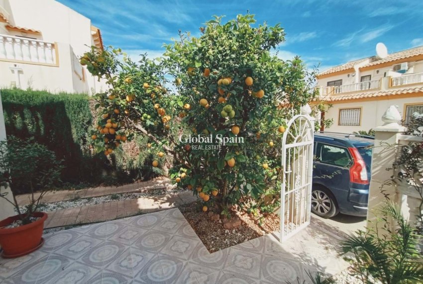 Resale - HOUSE -
PLAYA FLAMENCA - Costa Blanca