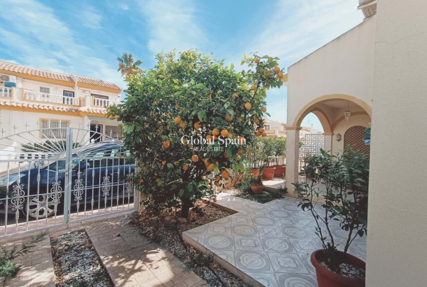 Resale - HOUSE -
PLAYA FLAMENCA - Costa Blanca