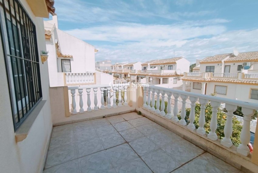 Resale - HOUSE -
PLAYA FLAMENCA - Costa Blanca