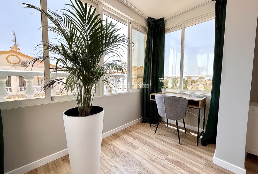 Resale - HOUSE -
PLAYA FLAMENCA - Costa Blanca