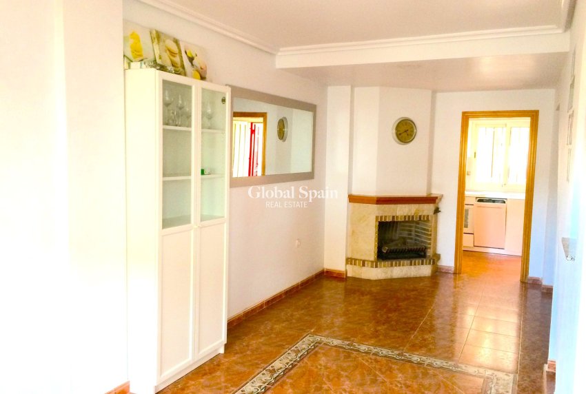 Resale - HOUSE -
PLAYA FLAMENCA - Costa Blanca