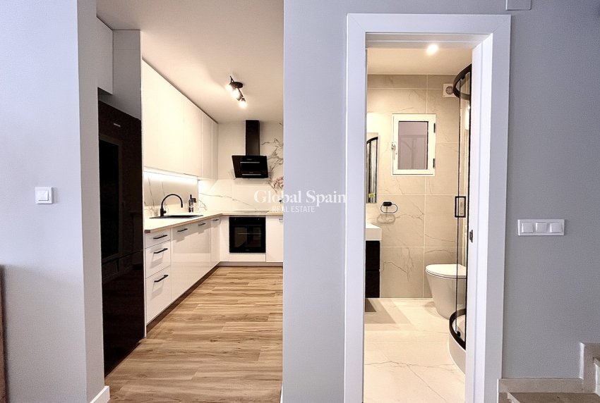 Resale - HOUSE -
PLAYA FLAMENCA - Costa Blanca