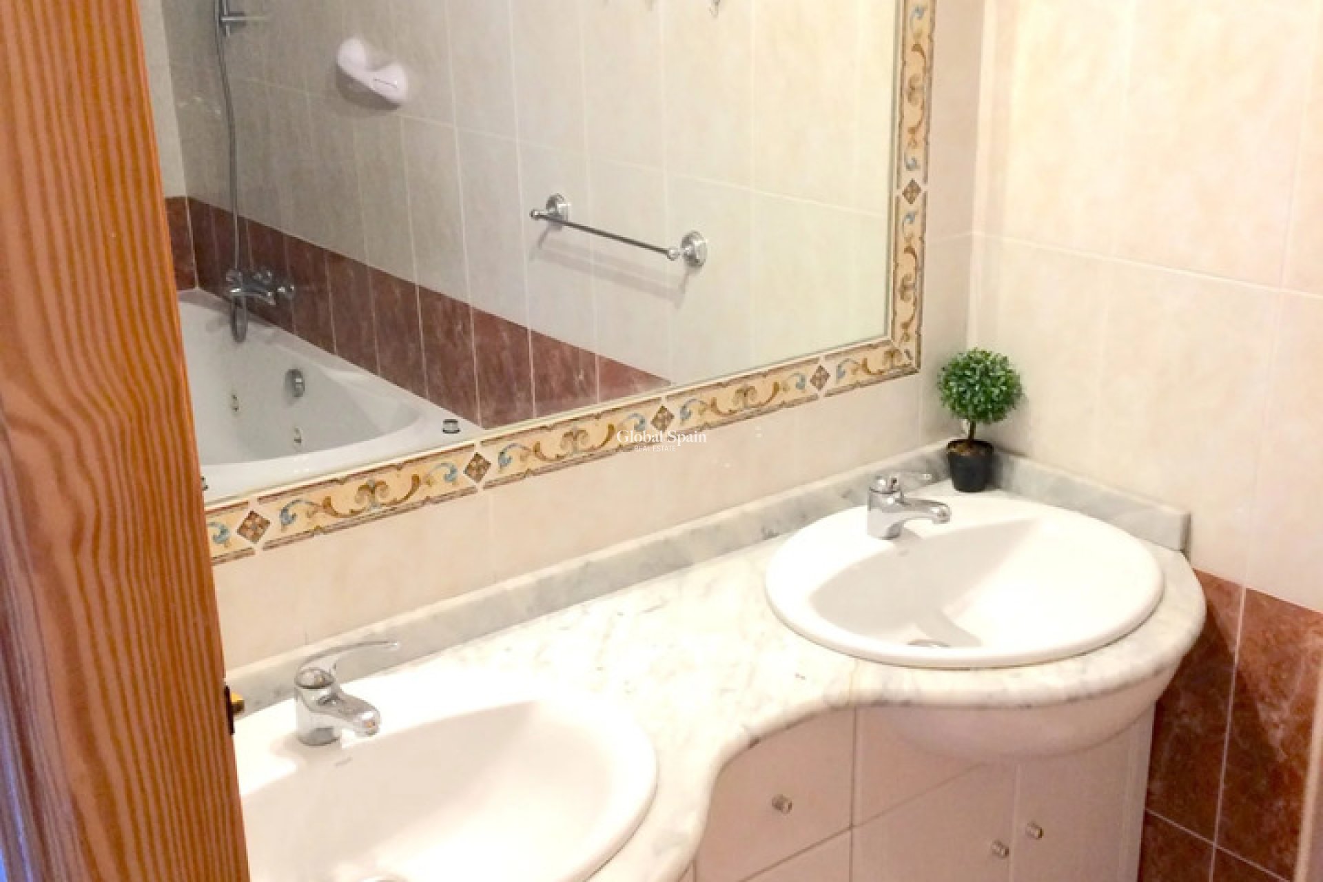 Resale - HOUSE -
PLAYA FLAMENCA - Costa Blanca