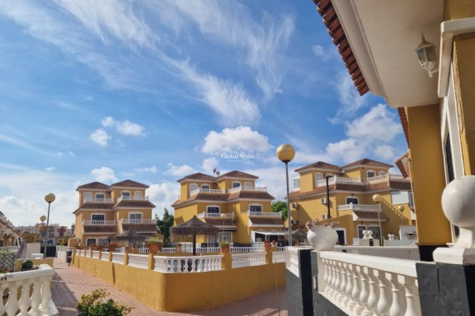 Resale - HOUSE -
PLAYA FLAMENCA - Costa Blanca
