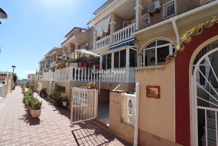 Resale - HOUSE -
PLAYA FLAMENCA - Costa Blanca