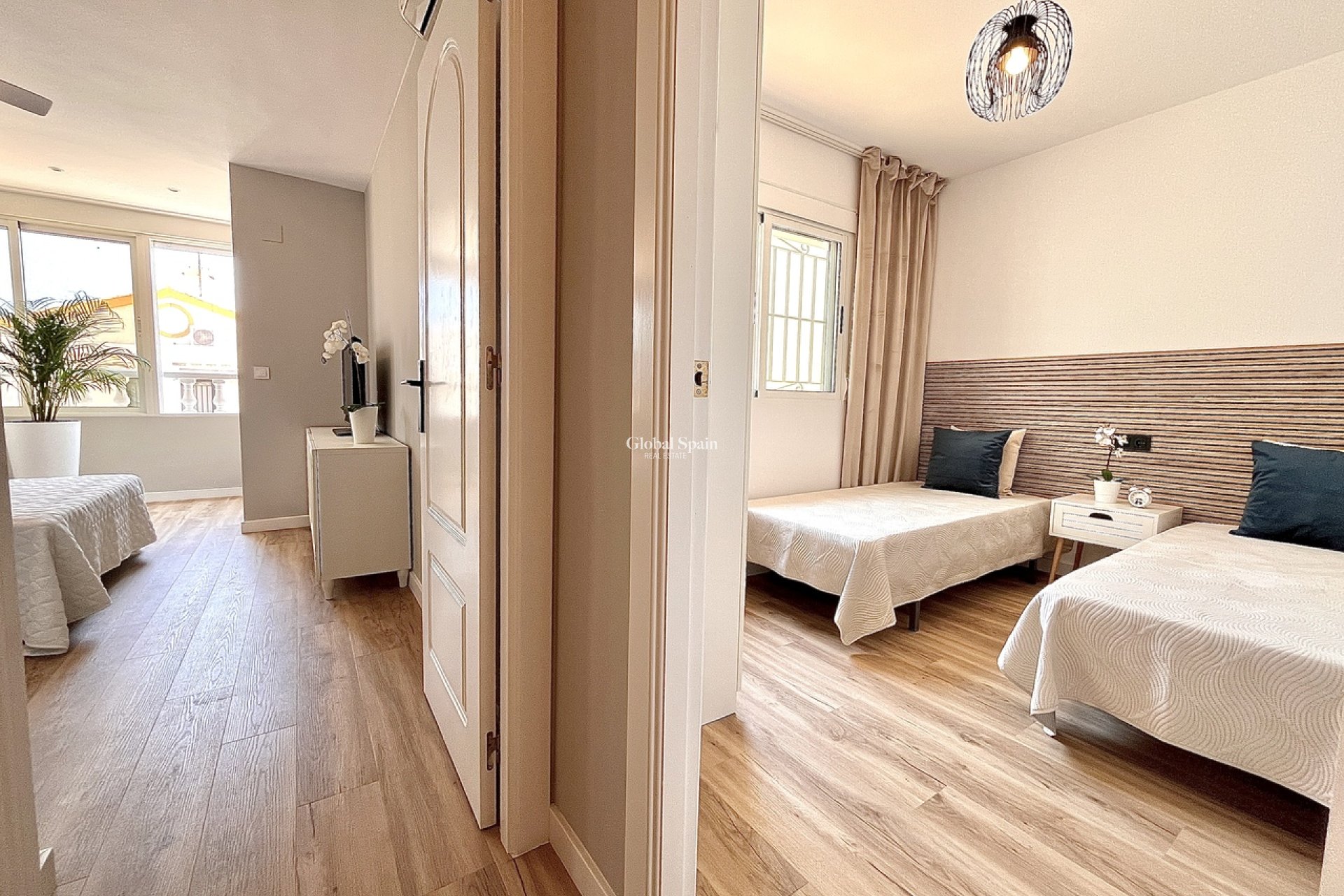 Resale - HOUSE -
PLAYA FLAMENCA - Costa Blanca