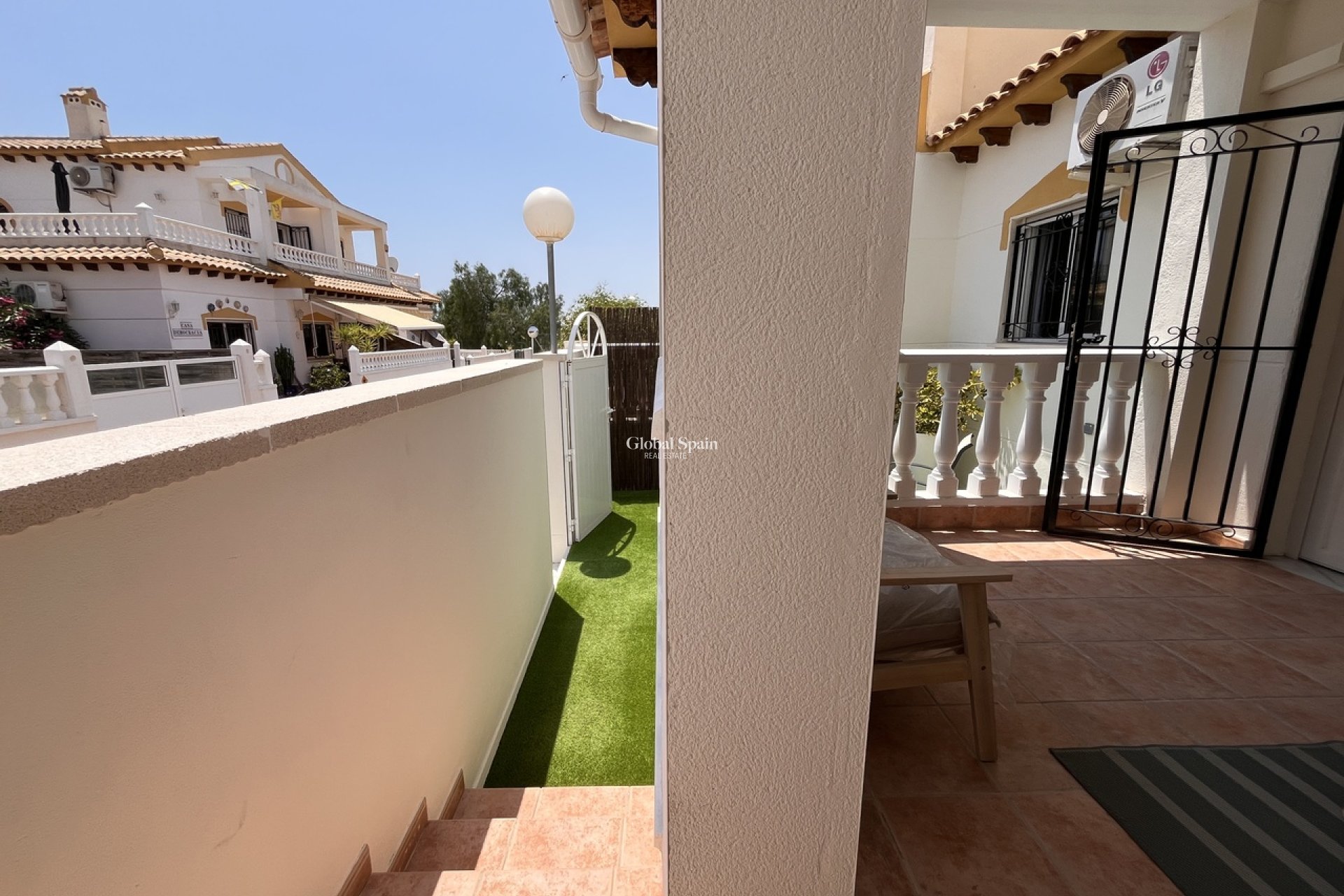 Resale - HOUSE -
PLAYA FLAMENCA - Costa Blanca