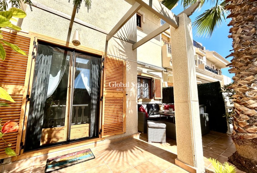 Resale - HOUSE -
PLAYA FLAMENCA - Costa Blanca