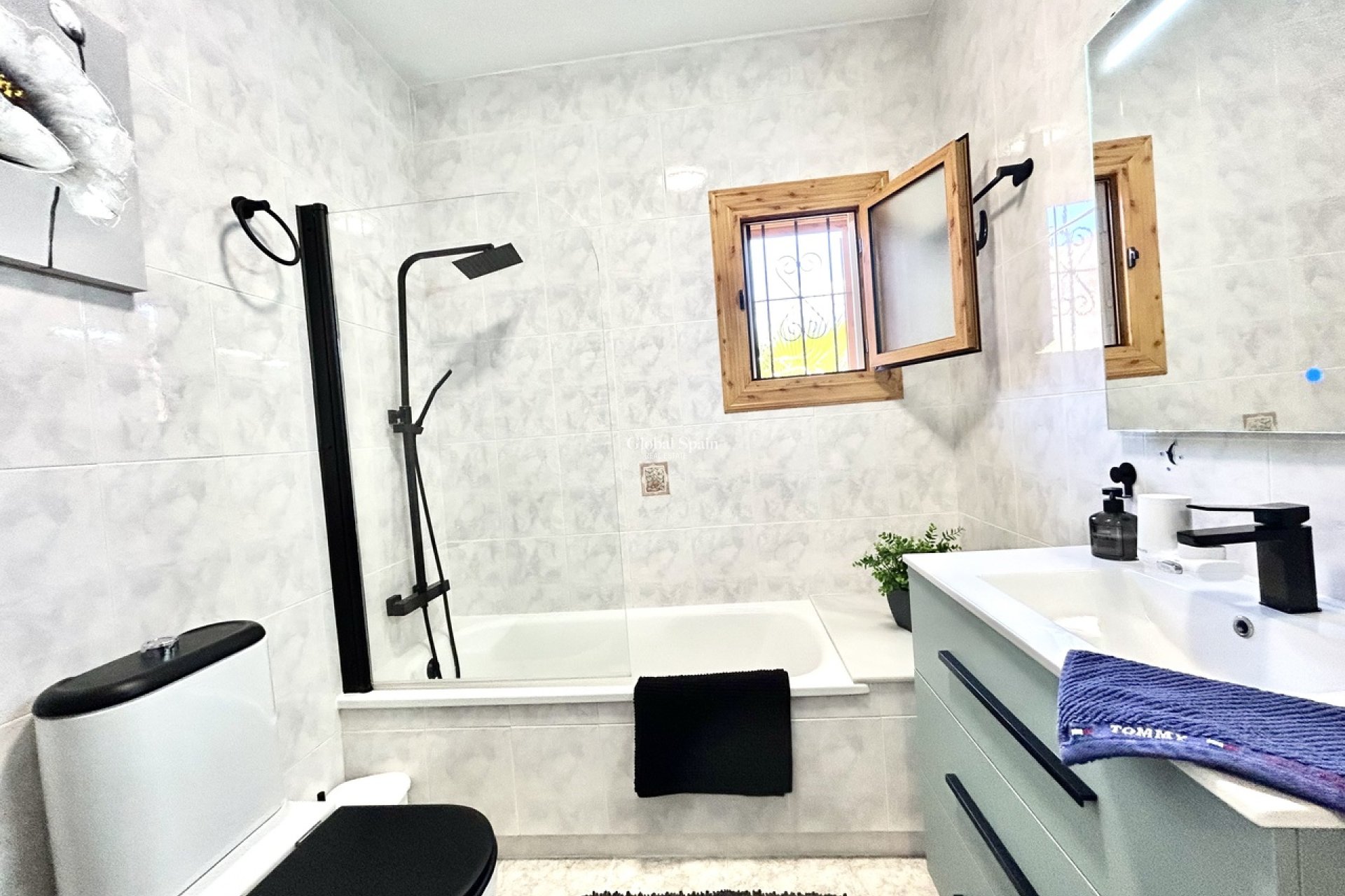 Resale - HOUSE -
PLAYA FLAMENCA - Costa Blanca