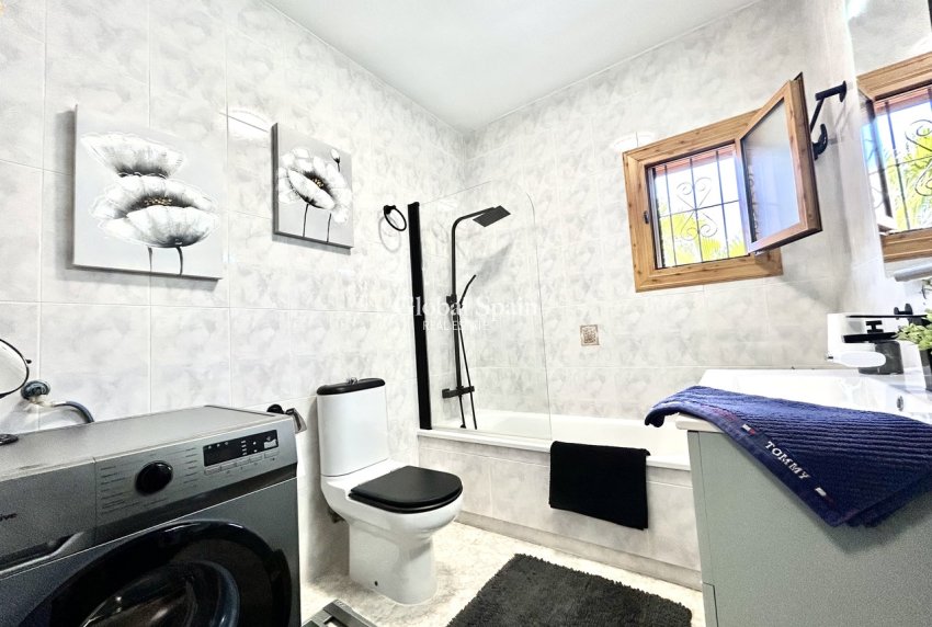 Resale - HOUSE -
PLAYA FLAMENCA - Costa Blanca