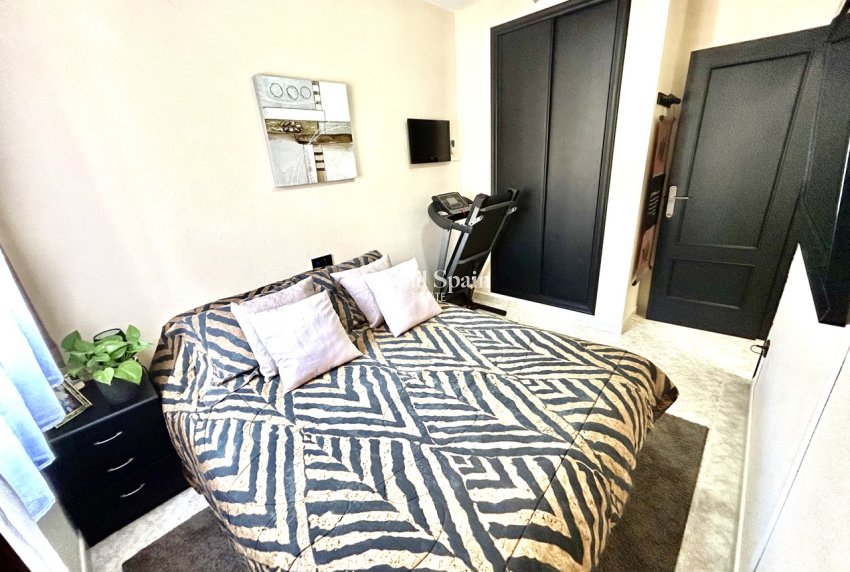 Resale - HOUSE -
PLAYA FLAMENCA - Costa Blanca