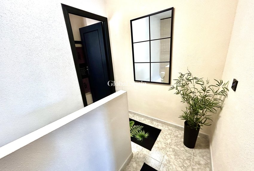 Resale - HOUSE -
PLAYA FLAMENCA - Costa Blanca