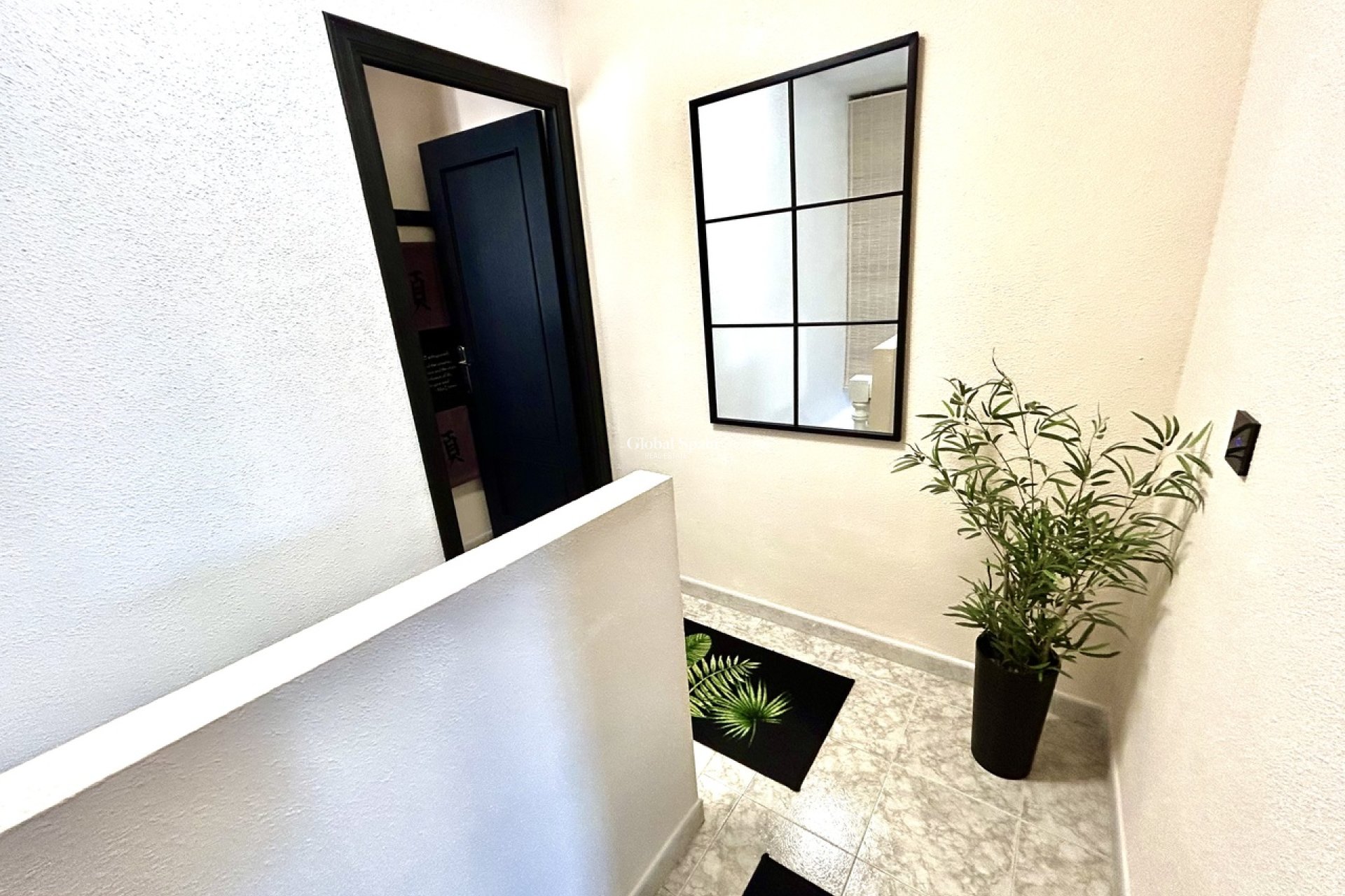 Resale - HOUSE -
PLAYA FLAMENCA - Costa Blanca